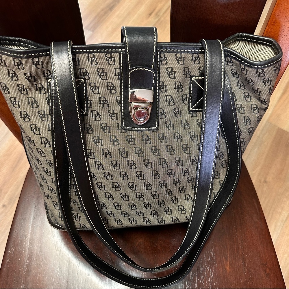 NWT Dooney and Bourke Vintage Bag